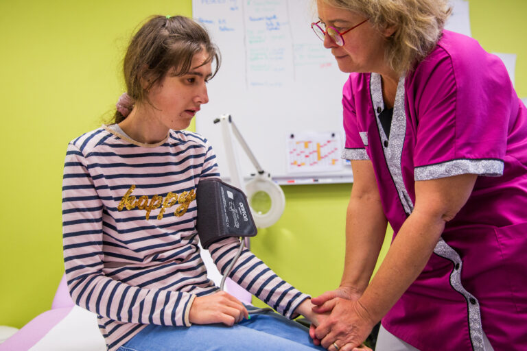 Accès et habituation aux soins pour les personnes en situation de handicap - Handicaps et situations complexes - Adèle de Glaubitz