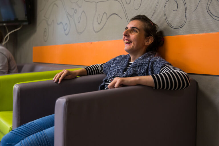 Dynamique d’évolution personnelle par les médiations corps-langage chez l’adulte avec troubles psychiques et handicap mental associé - Approches sensorielles et relationnelles - Adèle de Glaubitz