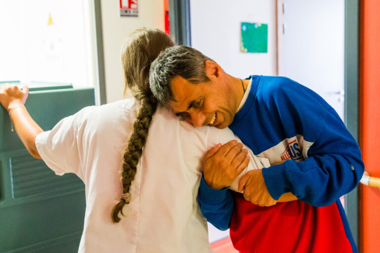 Comprendre les personnes accompagnées :  une formation pour les professionnels des  services généraux - Pratique et posture professionnelle - Adèle de Glaubitz