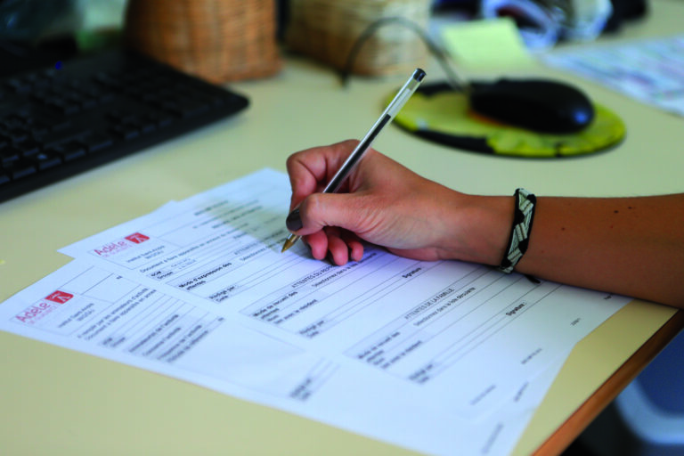 Le signalement des situations préoccupantes - Pratique et posture professionnelle - Adèle de Glaubitz