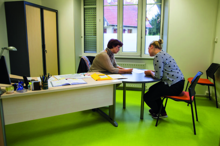 Secret professionnel et partage d’informations dans les secteurs social, médico-social et sanitaire - Pratique et posture professionnelle - Adèle de Glaubitz